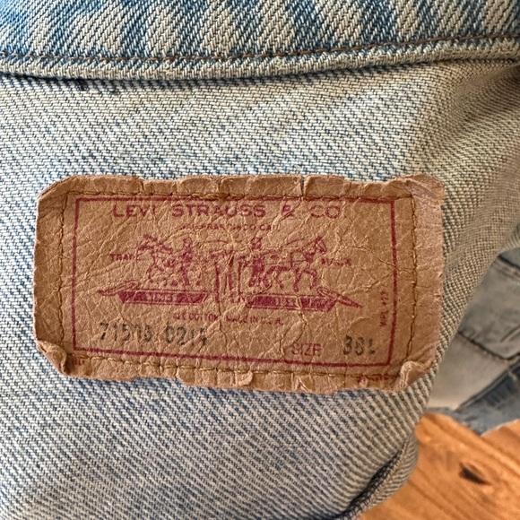 Vintage Levi’s Demin Jacket - Picture 3 of 3